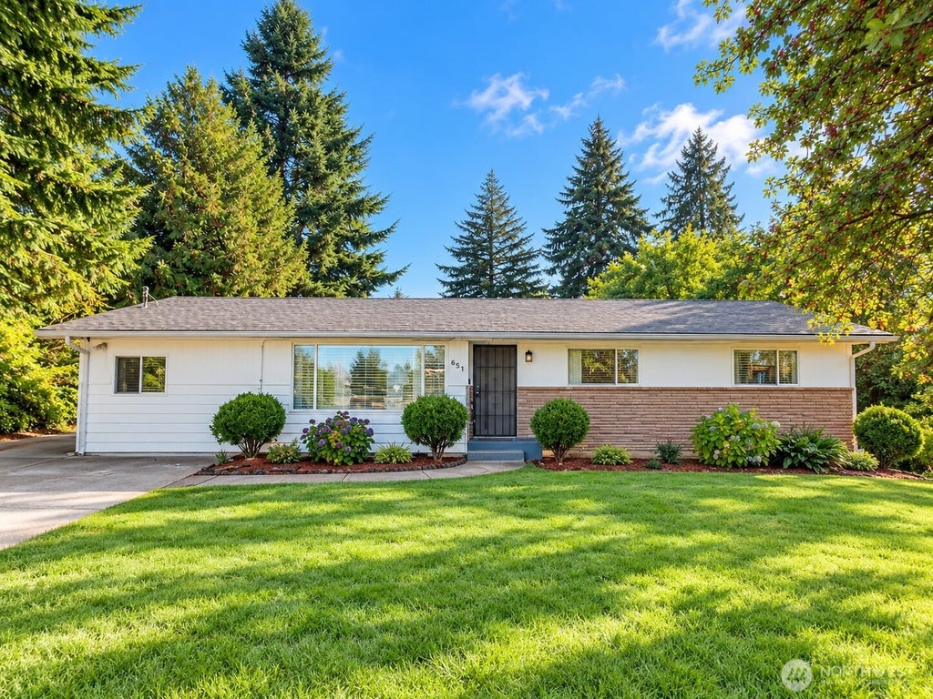Photo of 851 SW 116th Street, Seattle, WA 98146 (MLS # 2591192)