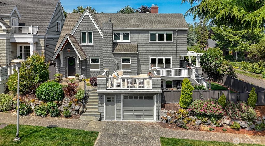 Photo of 4712 NE 40th Street, Seattle, WA 98105 (MLS # 2393811)
