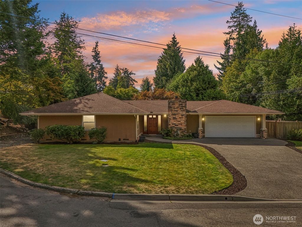 Photo of 12405 NE 112th Street, Kirkland, WA 98033 (MLS # 2434194)