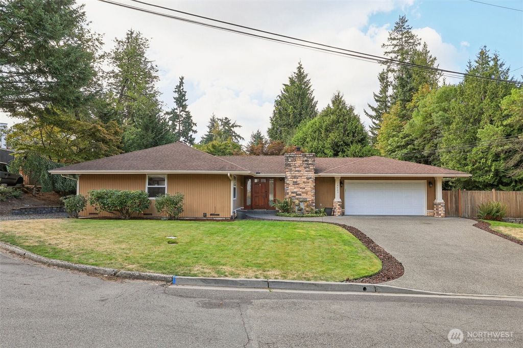 Photo of 12405 NE 112th Street, Kirkland, WA 98033 (MLS # 2434194)