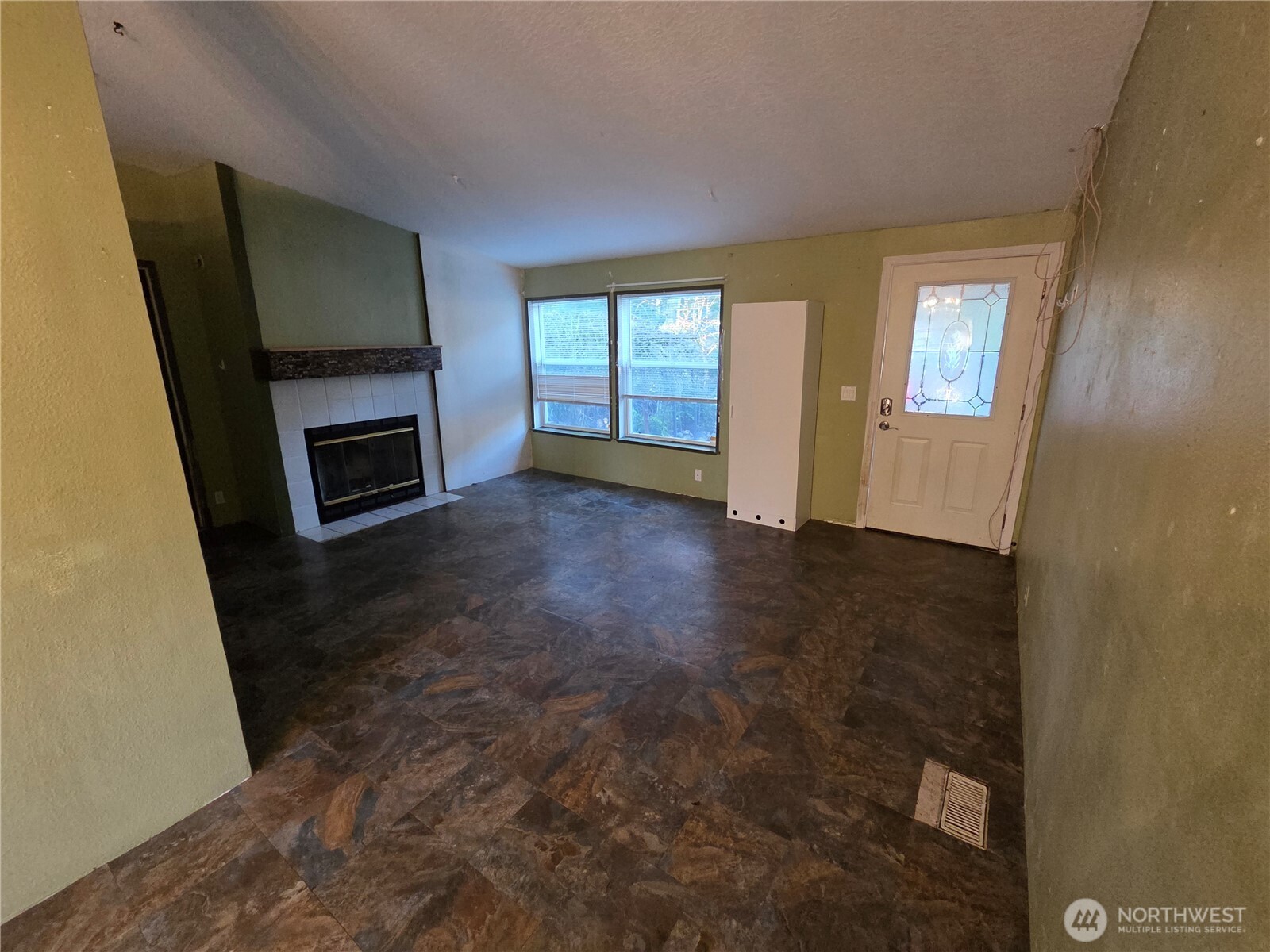 111 NE Mountain View Place