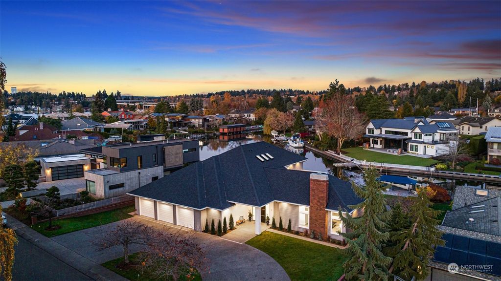 Photo of 81 Cascade Key Ky, Bellevue, WA 98006 (MLS # 2207799)