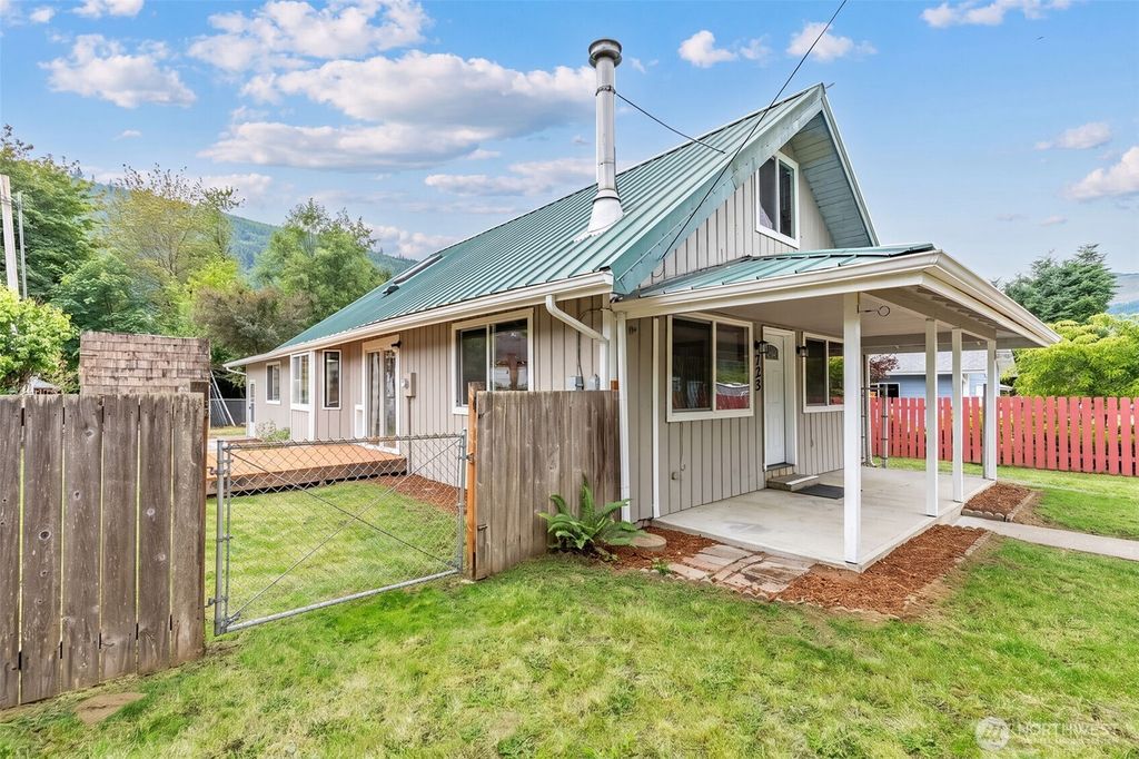 Photo of 725 W Main Avenue, Morton, WA 98356 (MLS # 2559737)