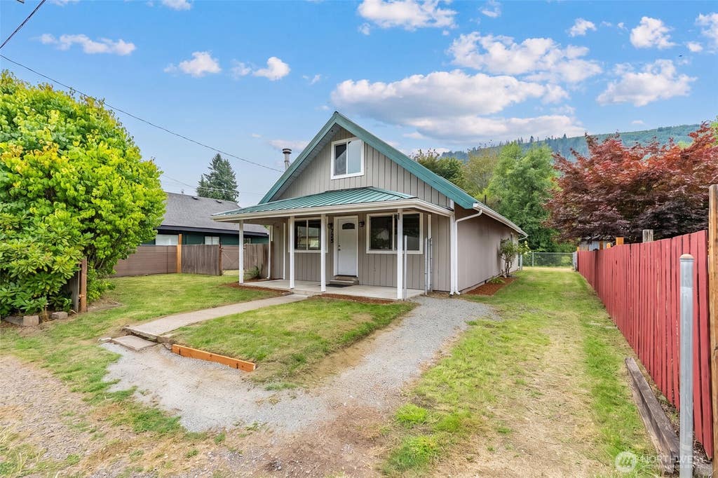 Photo of 725 W Main Avenue, Morton, WA 98356 (MLS # 2559737)