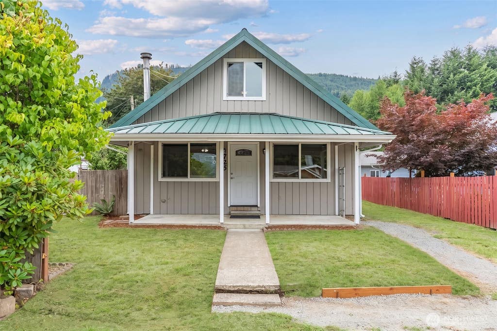 Photo of 725 W Main Avenue, Morton, WA 98356 (MLS # 2559737)