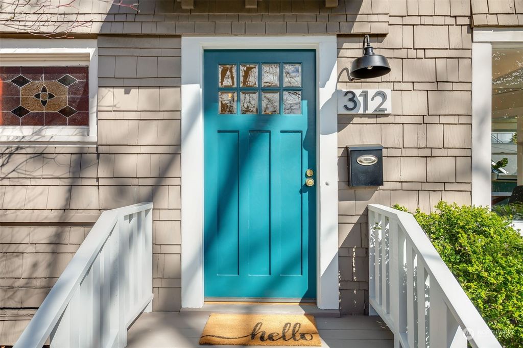 Photo of 312 W McGraw Place, Seattle, WA 98119 (MLS # 2049886)