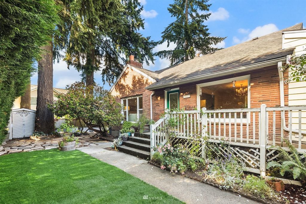 Photo of 15748 124th Avenue NE, Woodinville, WA 98072 (MLS # 1965829)