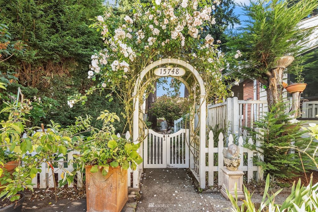 Photo of 15748 124th Avenue NE, Woodinville, WA 98072 (MLS # 1965829)