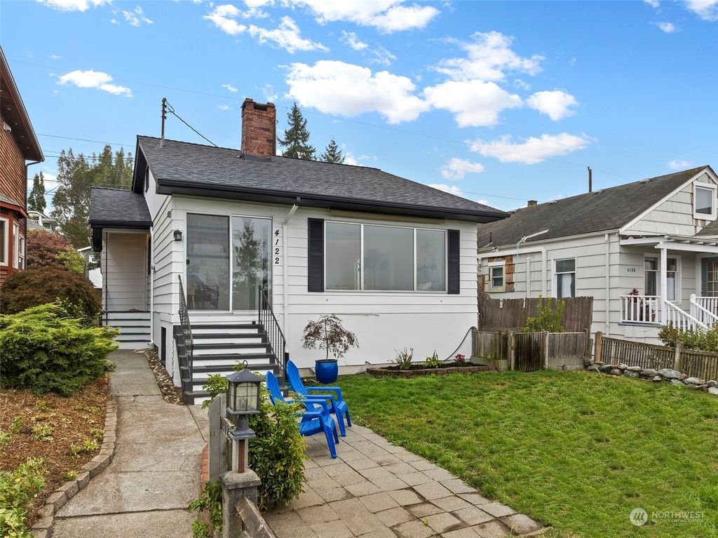 Photo of 4122 45th Avenue SW, Seattle, WA 98116 (MLS # 2004284)