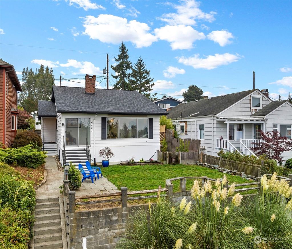 Photo of 4122 45th Avenue SW, Seattle, WA 98116 (MLS # 2004284)