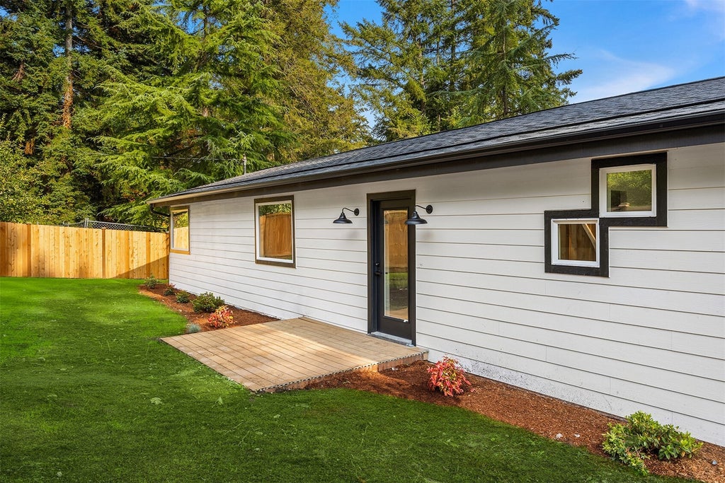 Photo of 15744 Renton Issaquah Road SE, Renton, WA 98059 (MLS # 2597527)