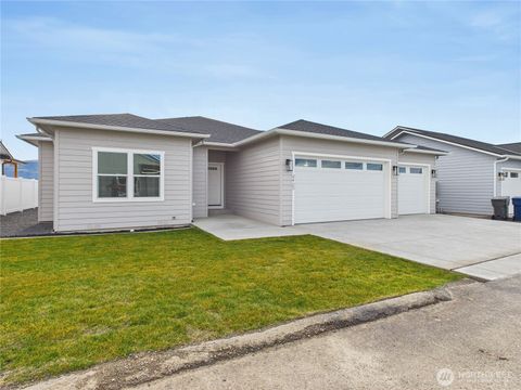 Photo of 2460 Noah Street SE, East Wenatchee, WA 98802 (MLS # 2456222)
