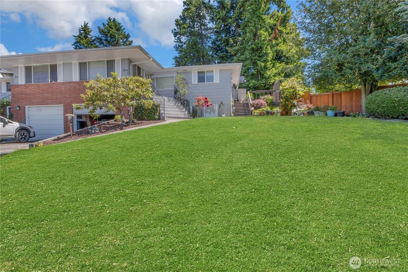 1917 Willow Lane W