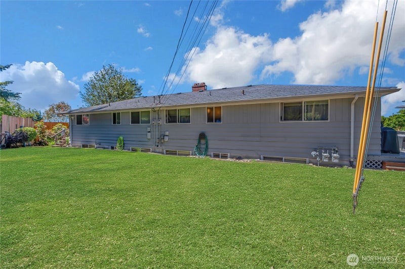 1917 Willow Lane W