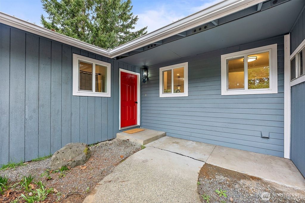 Photo of 14303 113th Avenue Ct E, Puyallup, WA 98374 (MLS # 2485260)