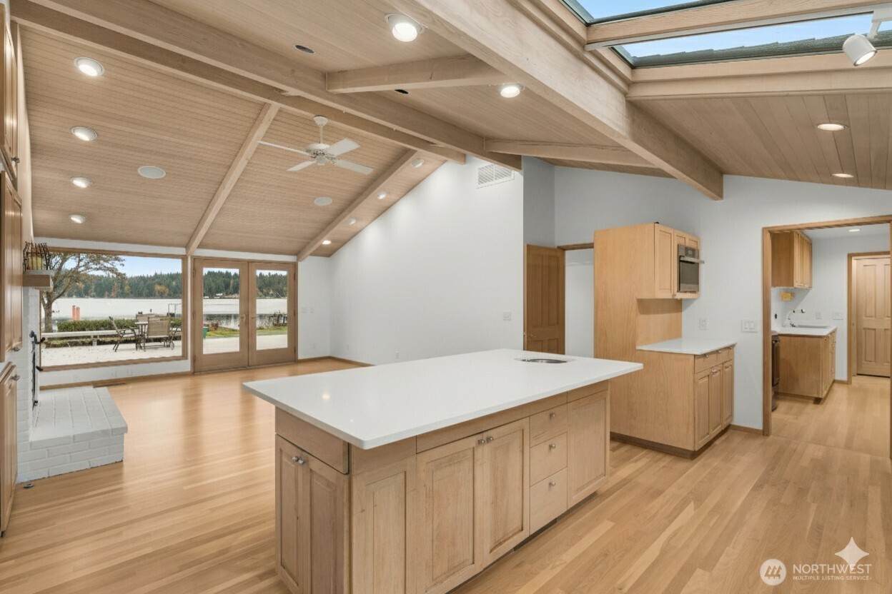 Mercer Island, Washington 98040, United States, 4 Bedrooms Bedrooms, ,4 BathroomsBathrooms,Residential,Active,98638