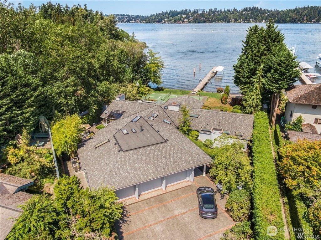 Photo of 8428 N Mercer Way, Mercer Island, WA 98040 (MLS # 2353107)
