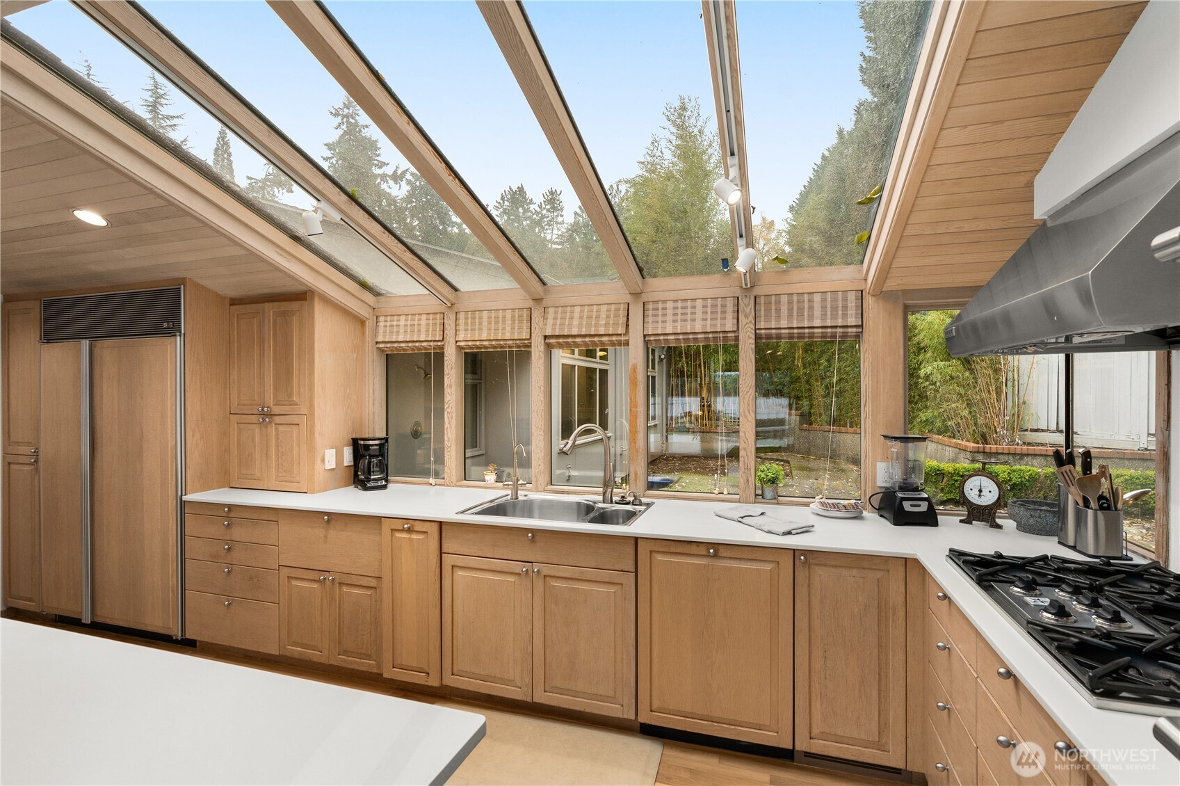 Mercer Island, Washington 98040, United States, 4 Bedrooms Bedrooms, ,4 BathroomsBathrooms,Residential,Active,98638