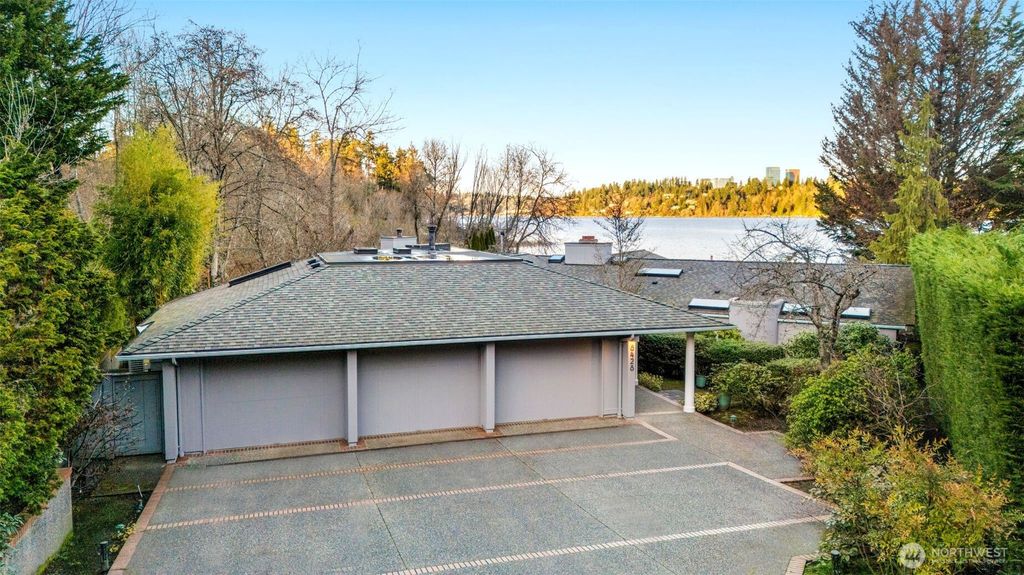 Photo of 8428 N Mercer Way, Mercer Island, WA 98040 (MLS # 2353107)