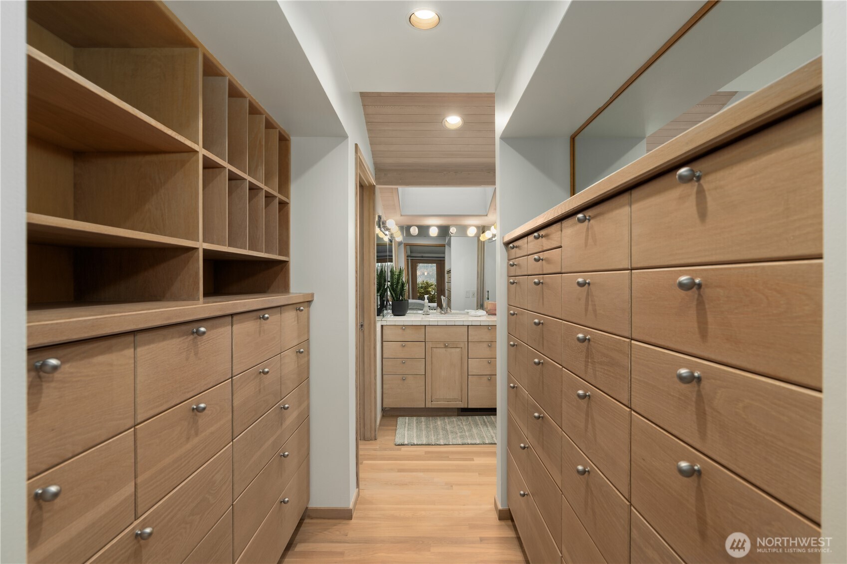 Mercer Island, Washington 98040, United States, 4 Bedrooms Bedrooms, ,4 BathroomsBathrooms,Residential,Active,98638