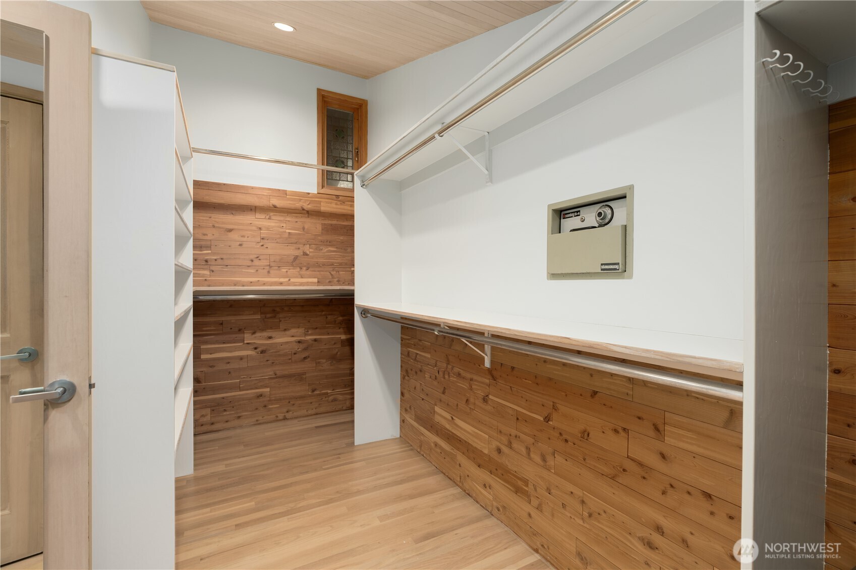 Mercer Island, Washington 98040, United States, 4 Bedrooms Bedrooms, ,4 BathroomsBathrooms,Residential,Active,98638