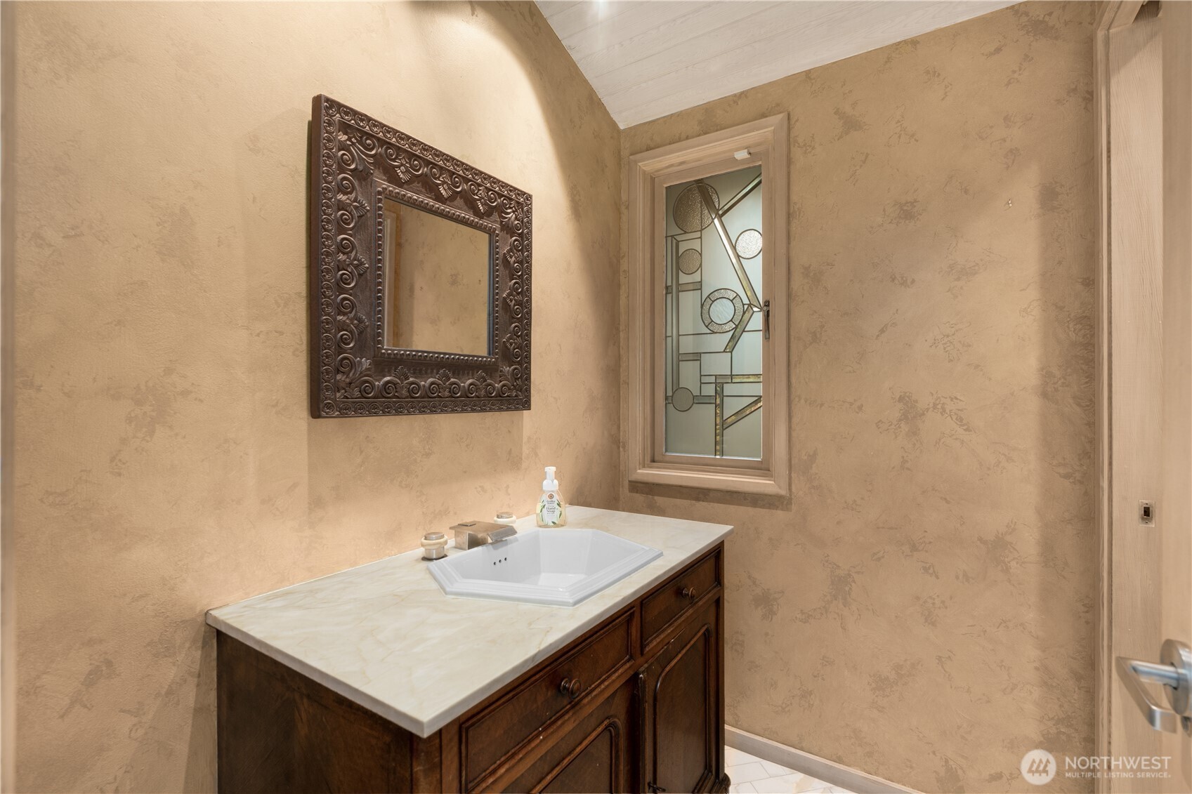 Mercer Island, Washington 98040, United States, 4 Bedrooms Bedrooms, ,4 BathroomsBathrooms,Residential,Active,98638