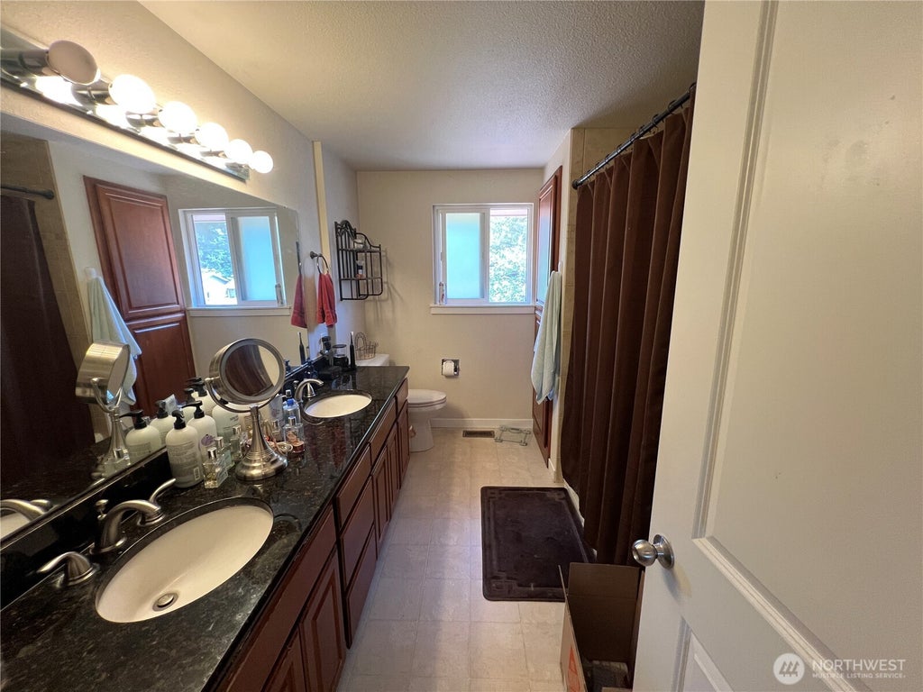 Photo of 1822 N Bristol Street, Tacoma, WA 98406 (MLS # 2576147)