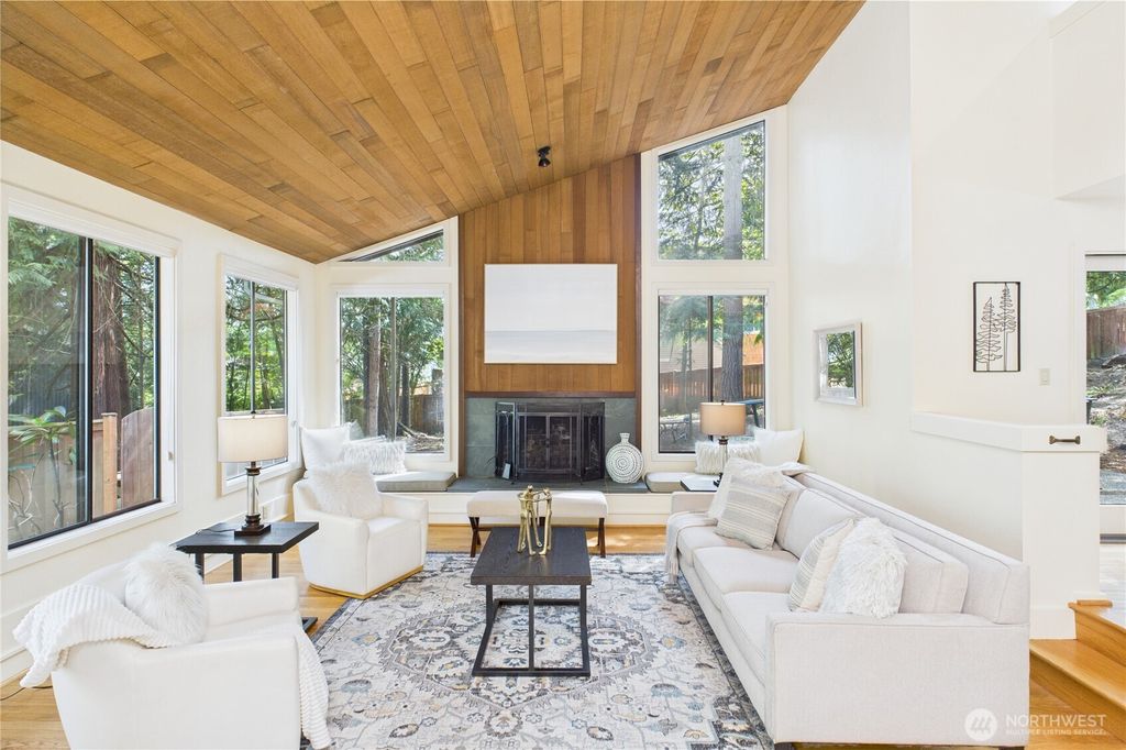 Photo of 2861 W Lake Sammamish Pkwy NE Pkwy, Redmond, WA 98052 (MLS # 2371890)