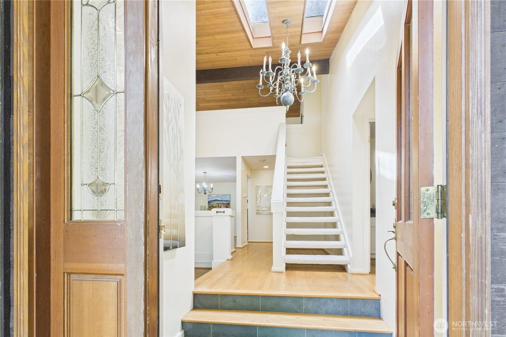 Photo of 2861 W Lake Sammamish Pkwy NE Pkwy, Redmond, WA 98052 (MLS # 2371890)
