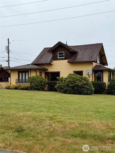 Photo of 3216 E Grandview Avenue, Tacoma, WA 98404 (MLS # 2572580)