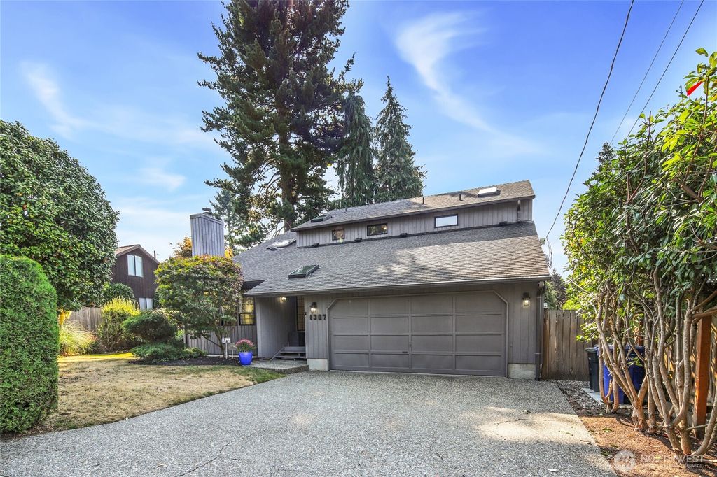 Photo of 1307 SW 160th Street, Burien, WA 98166 (MLS # 2430344)