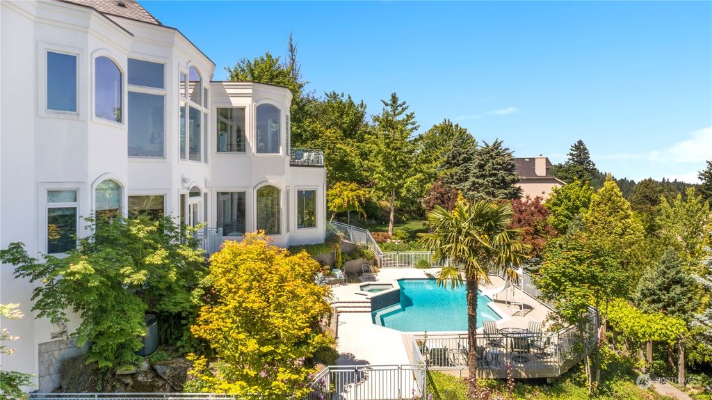 Photo of 17096 SE 58th Street, Bellevue, WA 98006 (MLS # 2130004)