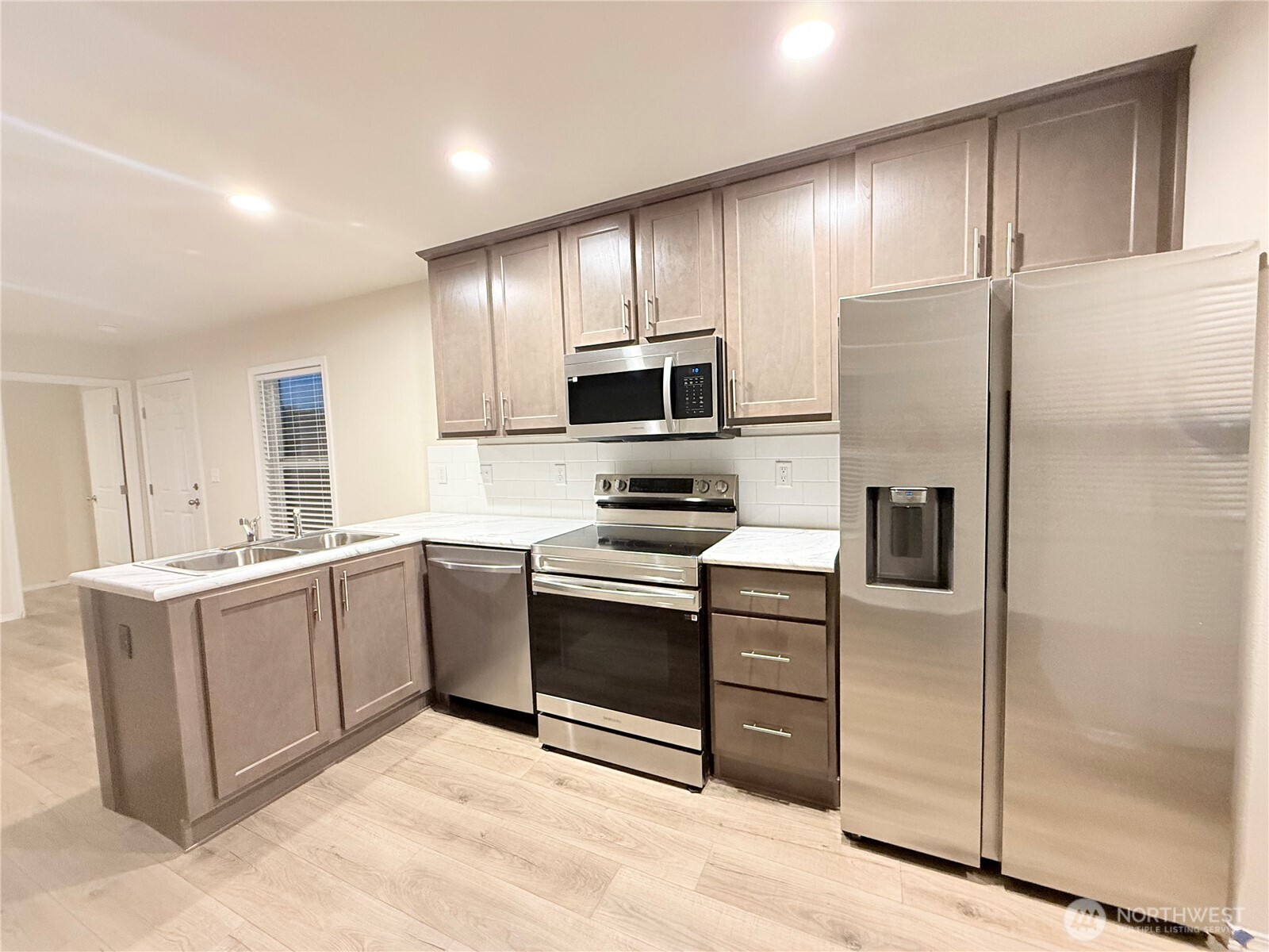 2322 Tacoma Road E 11