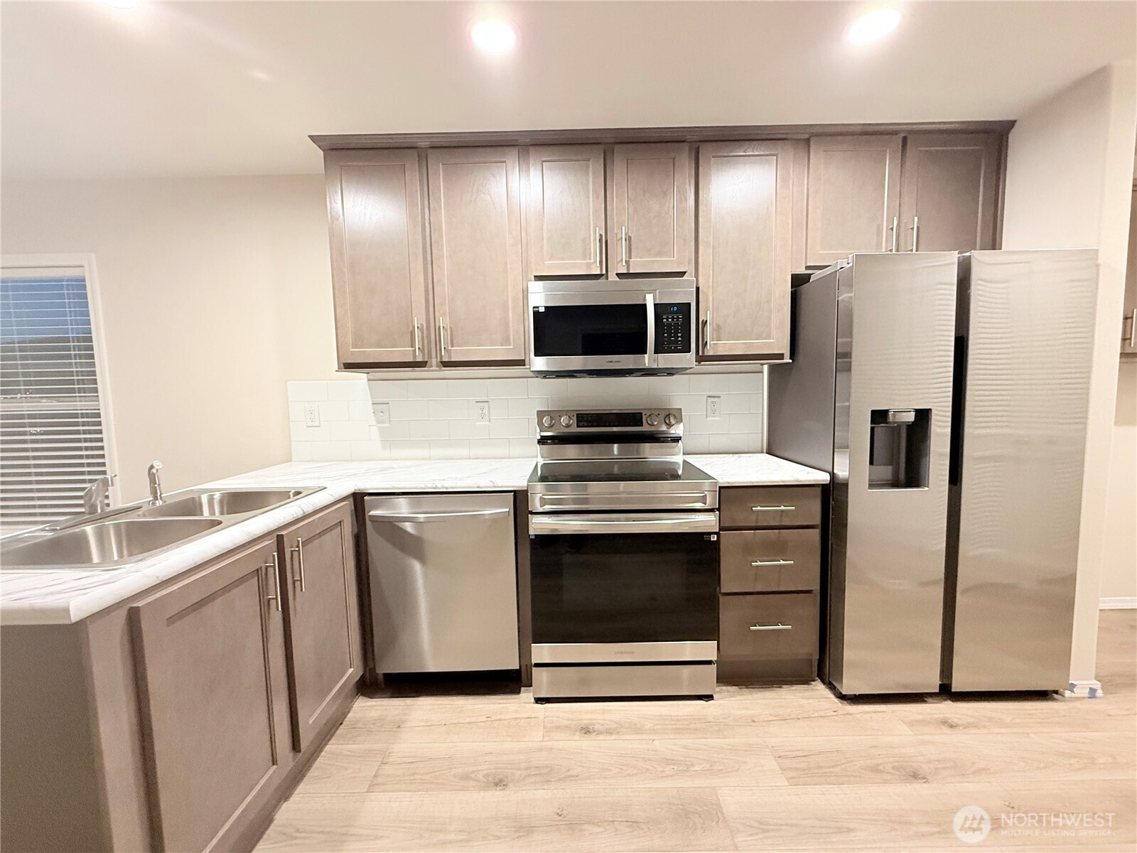 2322 Tacoma Road E 11