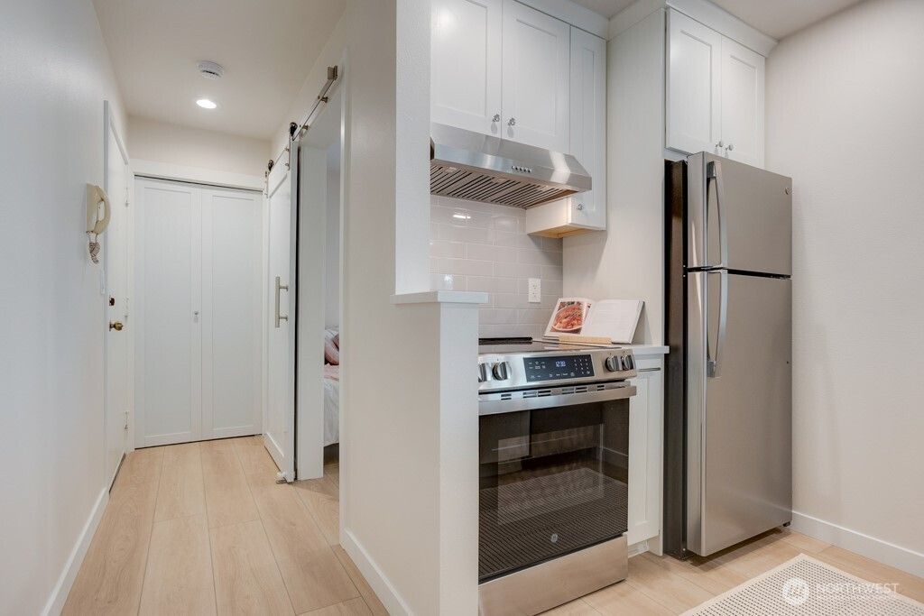 Photo of 1312 6th Avenue N #9, Seattle, WA 98109 (MLS # 2424580)
