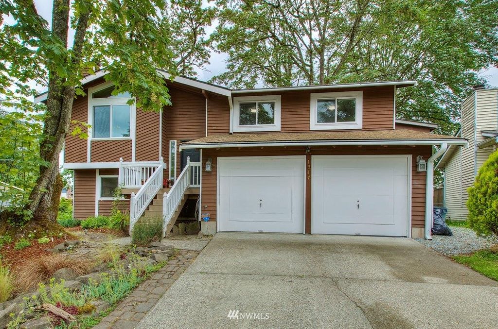 Photo of 1517 Newport Court SE, Renton, WA 98058 (MLS # 1960638)