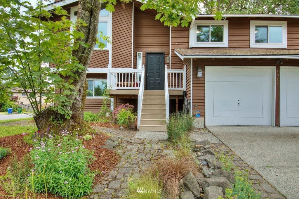 Photo of 1517 Newport Court SE, Renton, WA 98058 (MLS # 1960638)