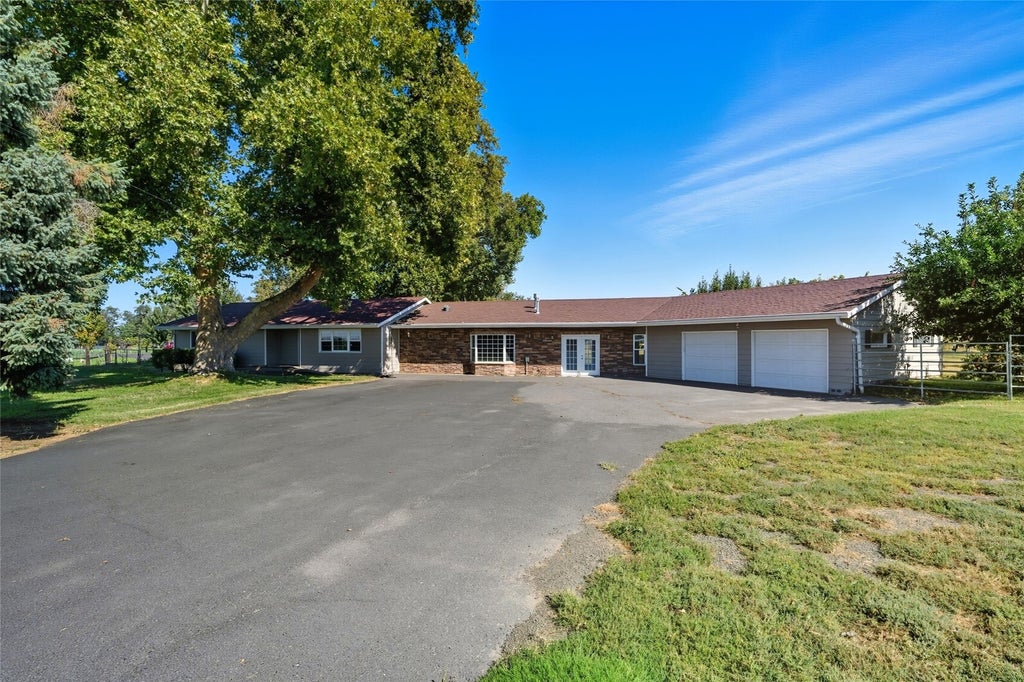 Photo of 85327 Highway 339, Milton-Freewater, OR 97862 (MLS # 2598293)
