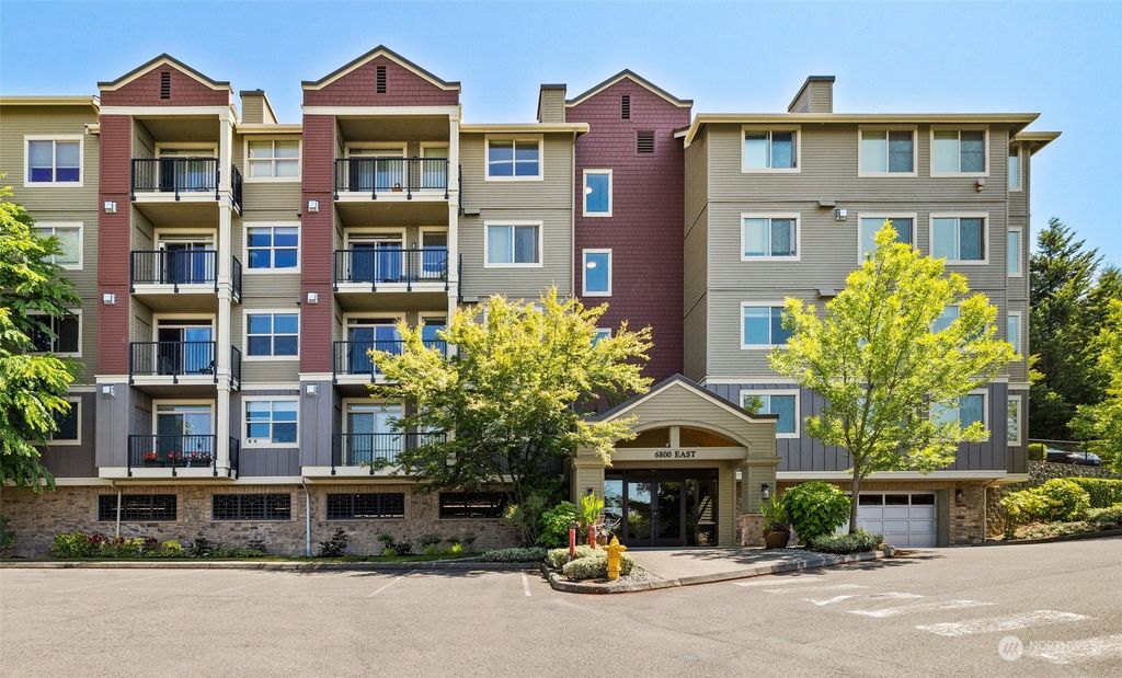 Photo of 6800 132nd Place SE #E307, Newcastle, WA 98059 (MLS # 2131702)