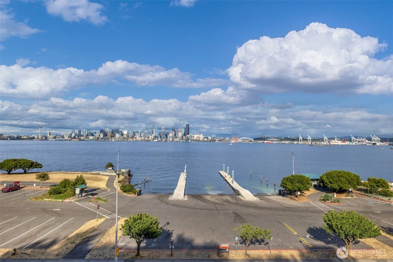 1221 Harbor Avenue SW 402-3