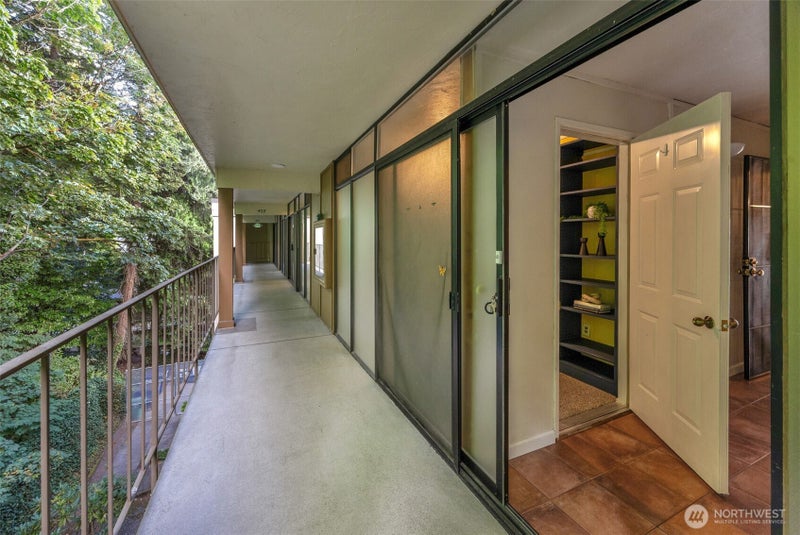 1221 Harbor Avenue SW 402-3