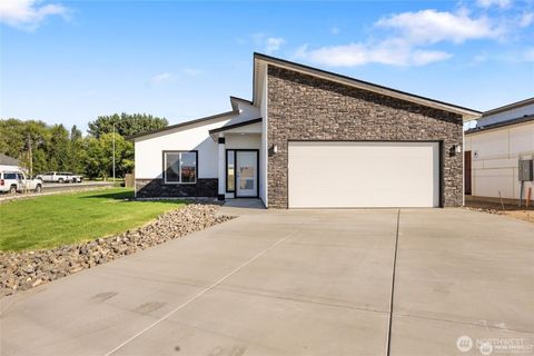 Photo of 533 S Dorsing Street, Moses Lake, WA 98837 (MLS # 2442332) Photo of 533 S Dorsing Street, Moses Lake, WA 98837 (MLS # 2442332)