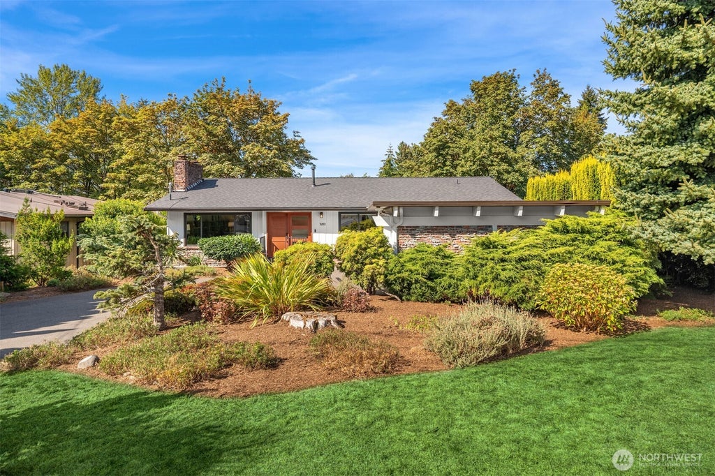 Photo of 5203 111th Avenue NE, Kirkland, WA 98033 (MLS # 2579311)