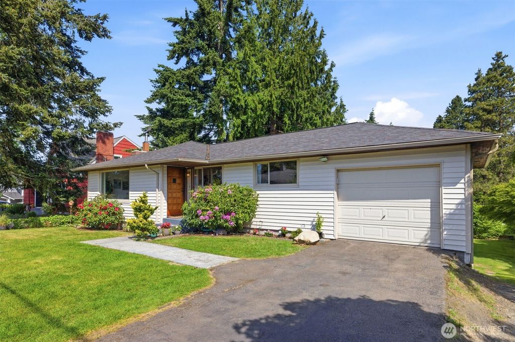 Photo of 1118 SW 142nd Street, Burien, WA 98166 (MLS # 2529303)