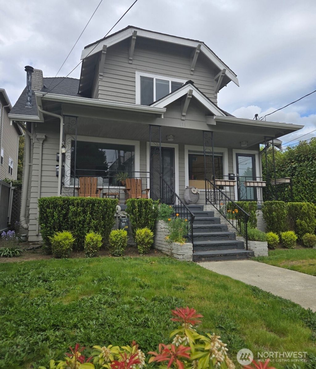 Photo of 816 N 43rd Street, Seattle, WA 98103 (MLS # 2376924)