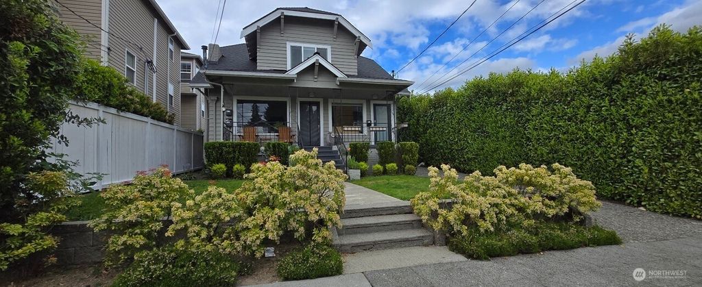 Photo of 816 N 43rd Street, Seattle, WA 98103 (MLS # 2376924)