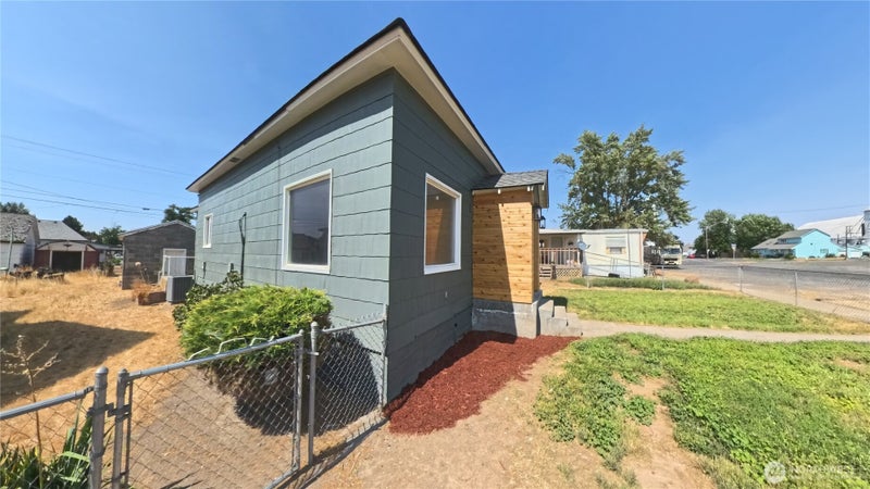 205 E Broadway Street