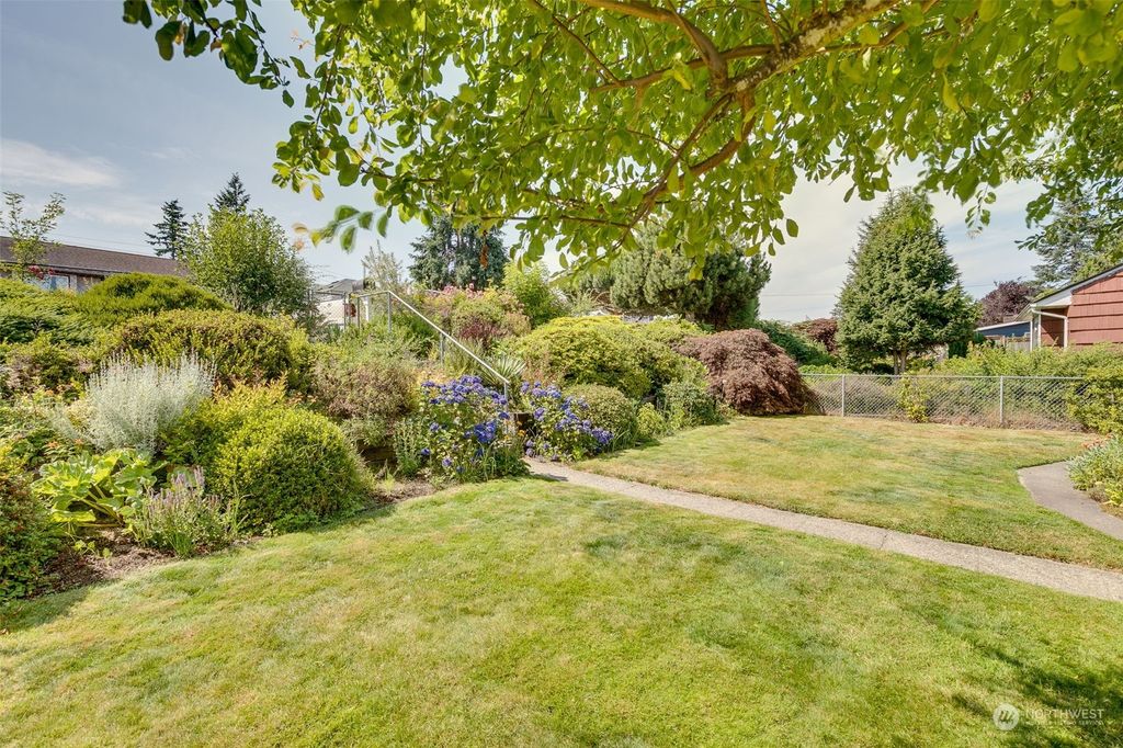 Photo of 1615 Pine Street, Everett, WA 98201 (MLS # 2140702)