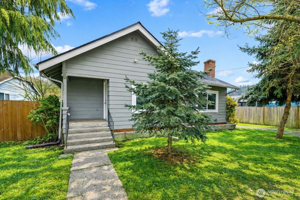 Photo of 330 V Street SE, Auburn, WA 98002 (MLS # 2480635)