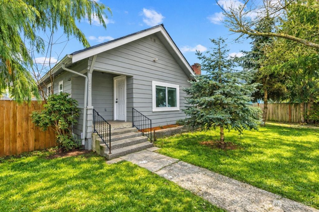 Photo of 330 V Street SE, Auburn, WA 98002 (MLS # 2480635)